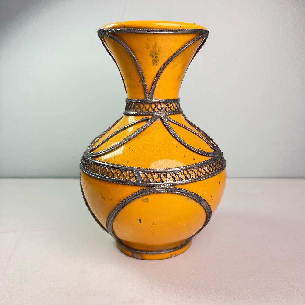 Vintage Moroccan Mustard Yellow Vase Terracotta Silver Filigree Overlay 6 3/4" - Picture 3 of 9